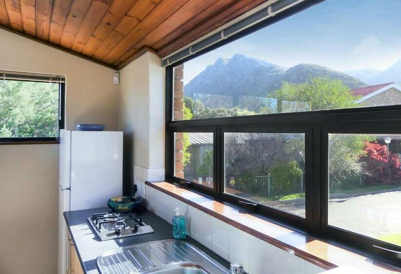 Номер Стандарт Вид на Горы, Shalom Self Catering