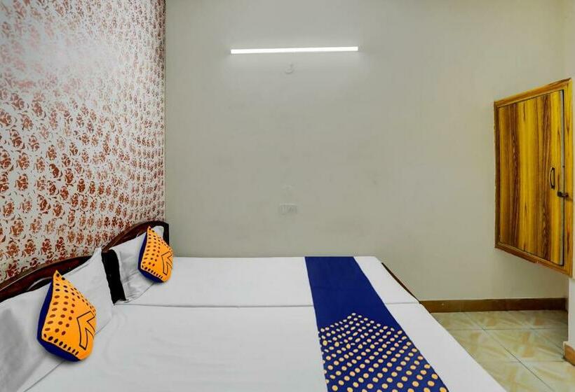 Трехместный Номер Классика, Spot On 81542 Hotel Aryavart