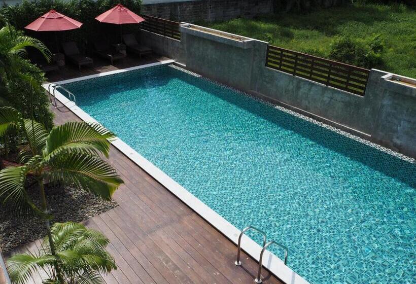 家庭间, Crystal Lamai
