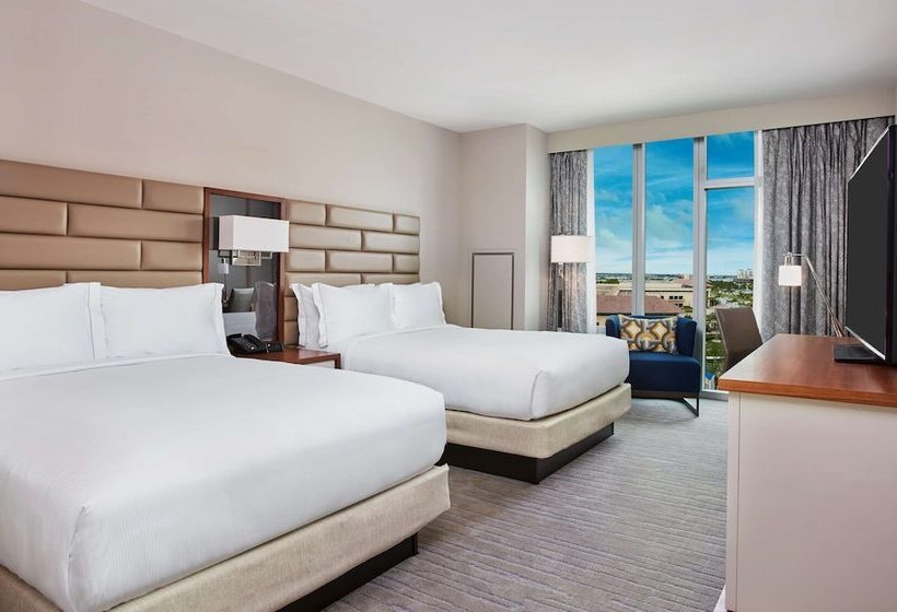Номер Deluxe Вид на Бассейн, Hilton West Palm Beach