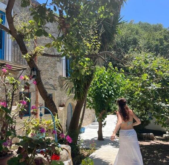 اتاق لوکس چهار تخته, La Casa Del Nespolo   Exclusive Country Suites   Seaview Pool & Self Check In