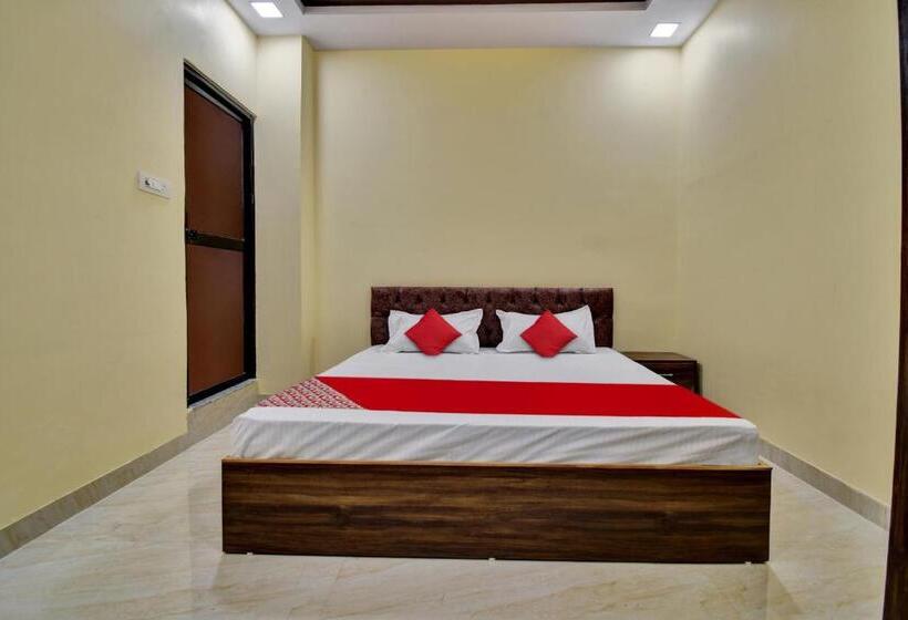 اتاق کلاسیک سه تخته, Oyo Flagship Hotel Prateek