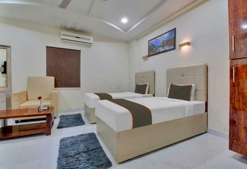 Трехместный Номер Классика, Collection O Hotel Mango Tree