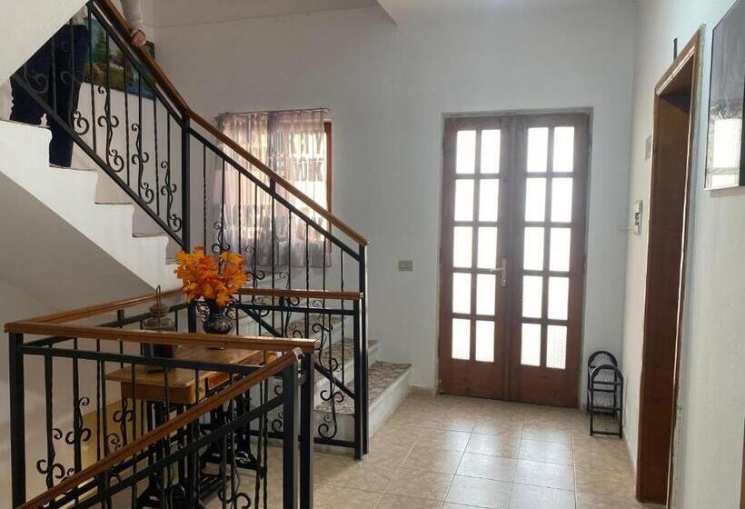اتاق استاندارد با چشم‌انداز باغ, Your Home
