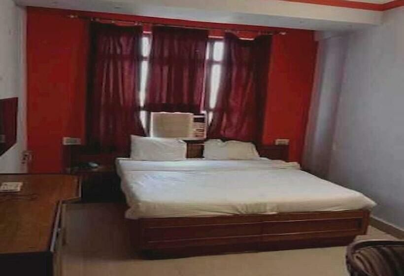 Трехместный Номер Классика, Oyo Hotel Shan
