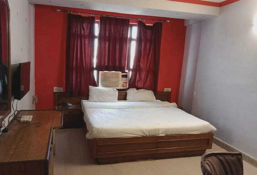 Трехместный Номер Классика, Oyo Hotel Shan