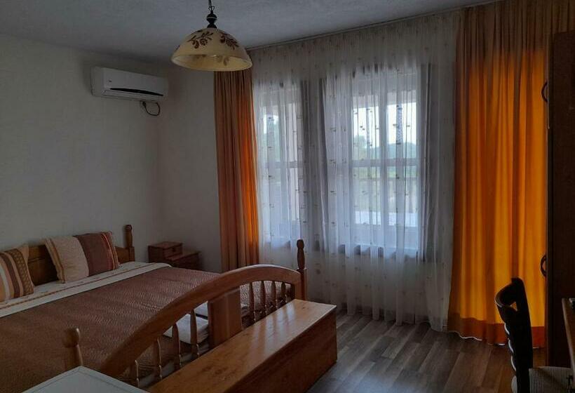 Номер Стандарт с Балконом, къщи за гости с. любовище