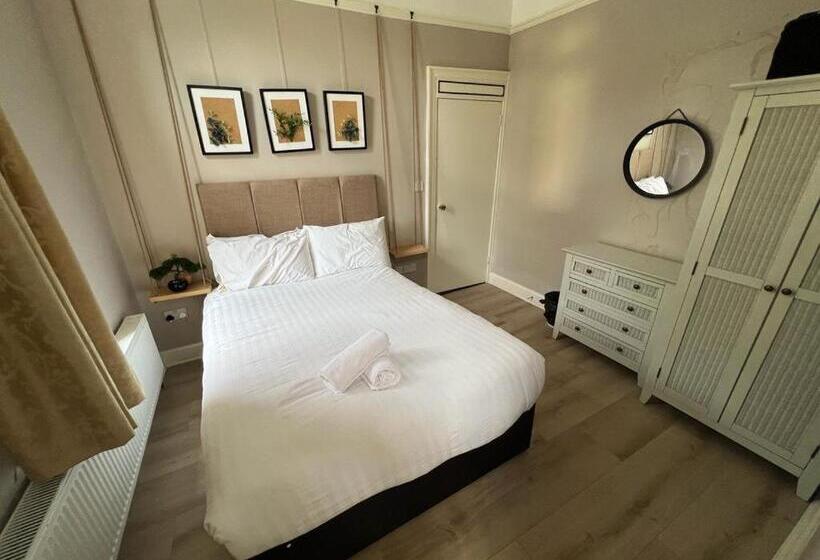 Номер Basic, Crofton House