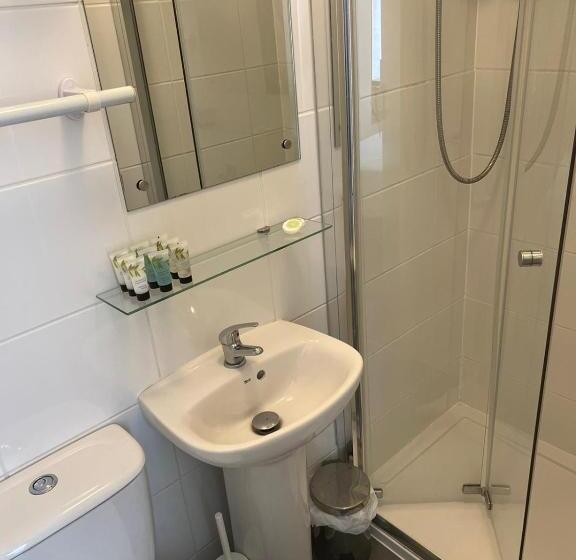Номер Economy, Crofton House