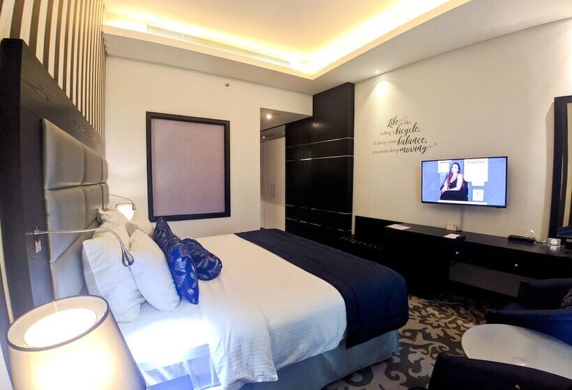 Номер Клуб, Signature 1 Hotel Tecom