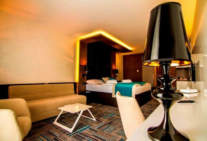 اتاق لوکس با بالکن, Hills Sarajevo Congress & Thermal Spa Resort