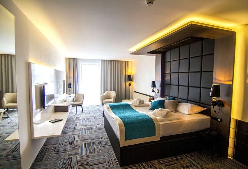 اتاق لوکس سه تخته, Hills Sarajevo Congress & Thermal Spa Resort