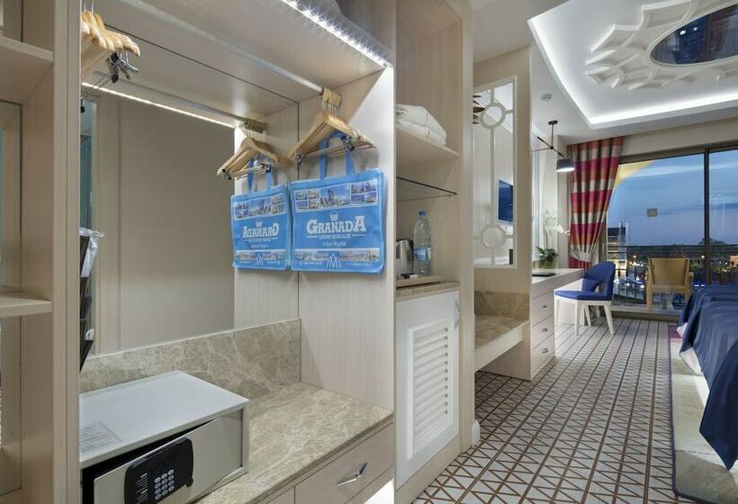 اتاق استاندارد با چشم‌انداز استخر, Granada Luxury Belek   Family Kids Concept