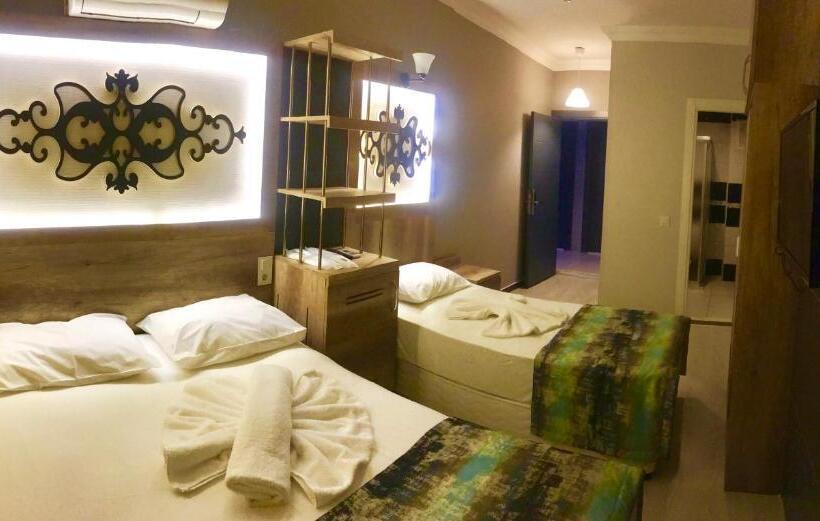 اتاق خانوادگی, Star Palace