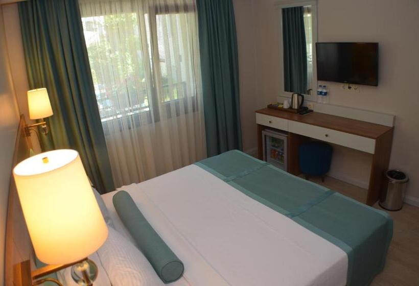اتاق استاندارد با چشم‌انداز باغ, Sardinia Otel