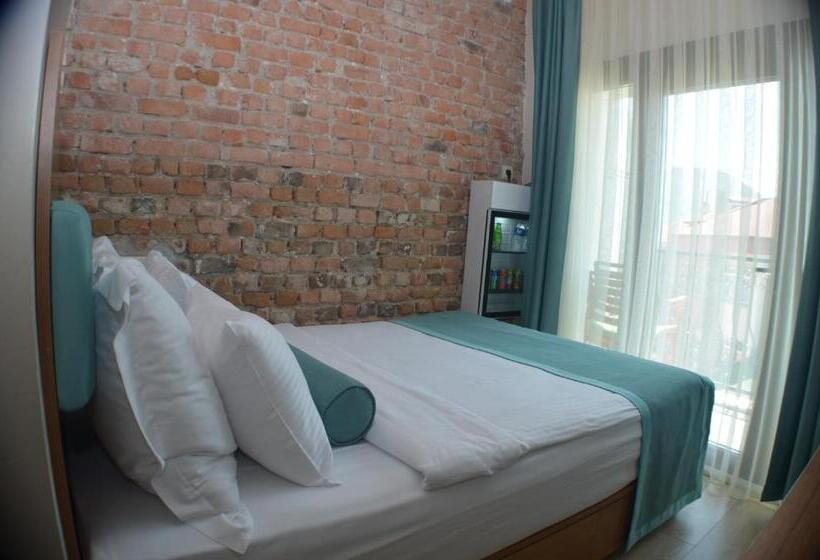 اتاق استاندارد یک نفره با چشم‌انداز دریا, Sardinia Otel