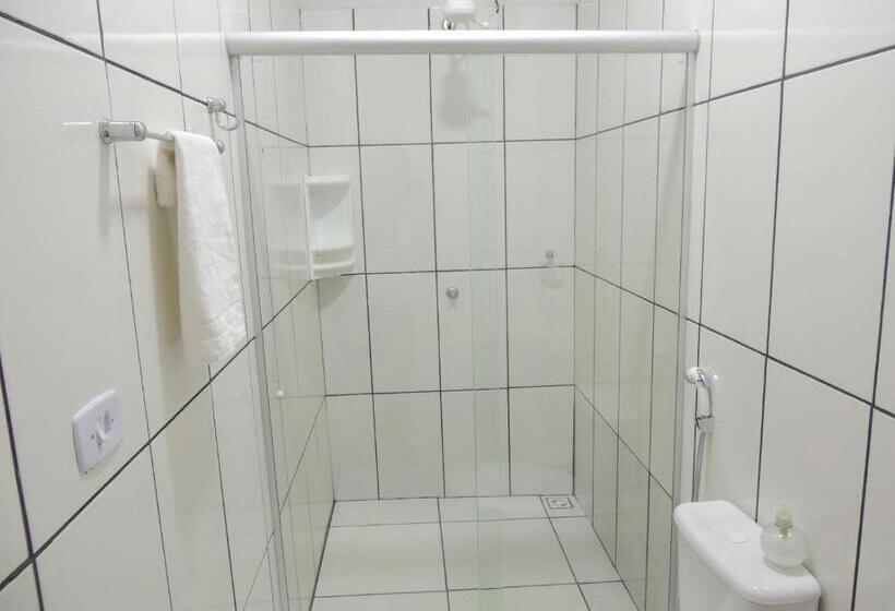 اتاق استاندارد چهار تخته, New Center