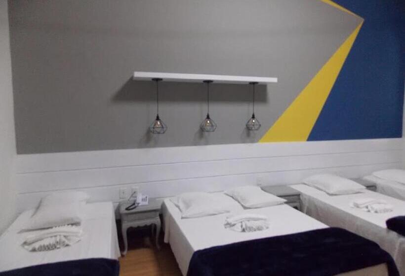 Четырехместный Номер Стандарт, Mova Hotel D Oeste   Localizado Em Frente A Praça Principal Da Cidade, Na área Central   Pé Na Praça