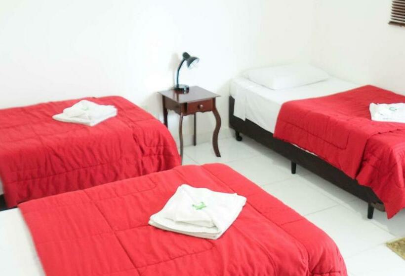 Quarto Triplo Estandar, Unibarão Hotel  Próximo As Universidades Unicamp Puc Hospitais  Bancos Restaurantes Praça Capital  S