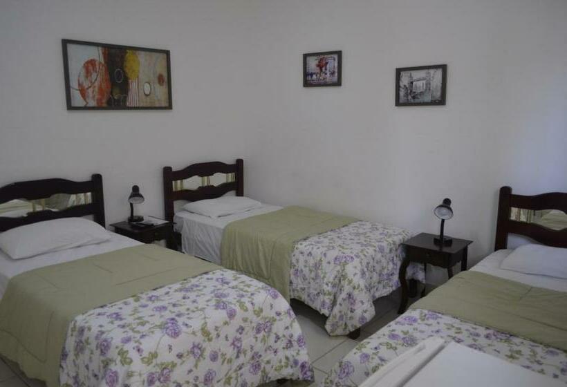 Quarto Triplo Estandar, Unibarão Hotel  Próximo As Universidades Unicamp Puc Hospitais  Bancos Restaurantes Praça Capital  S