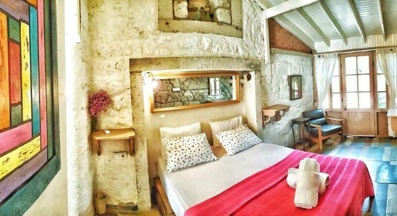 Quarto Deluxe, Lilyum Alaçatı   Taş Ev