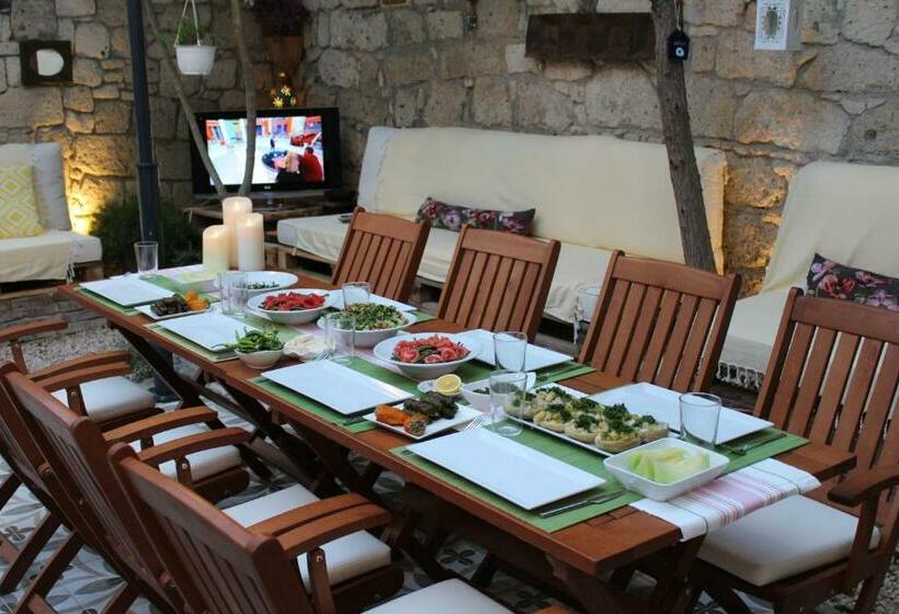 Quarto Deluxe, Lilyum Alaçatı   Taş Ev