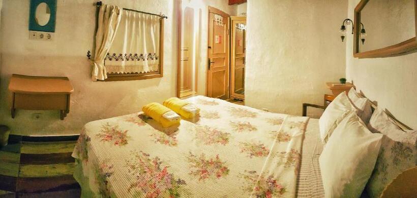 Quarto Estandar, Lilyum Alaçatı   Taş Ev
