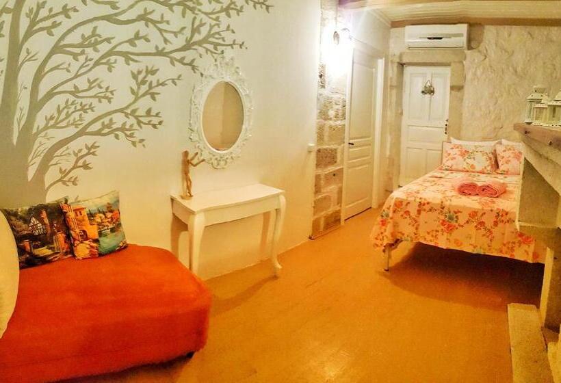 Quarto Economy, Lilyum Alaçatı   Taş Ev