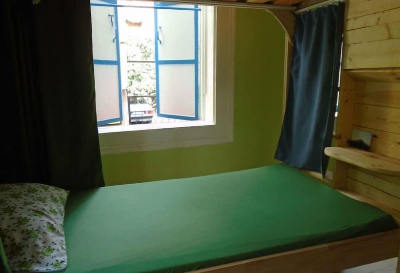 تختخواب در اتاق مشترک, Lotus Garden Hostel Izmir
