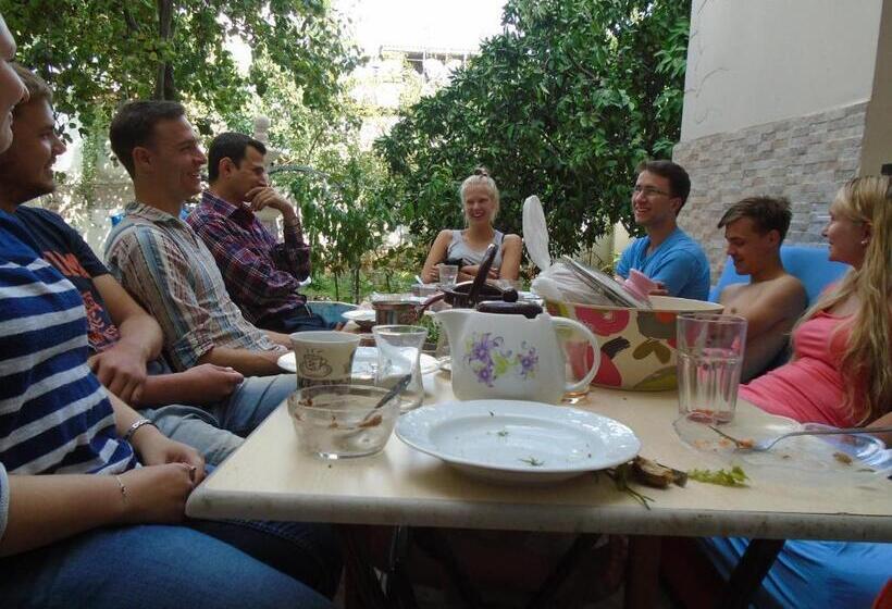 تختخواب در اتاق مشترک, Lotus Garden Hostel Izmir
