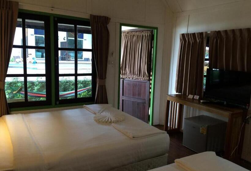 Семейное Бунгало, Apple Beachfront Resort