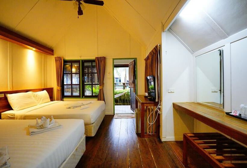 Семейный Номер, Apple Beachfront Resort