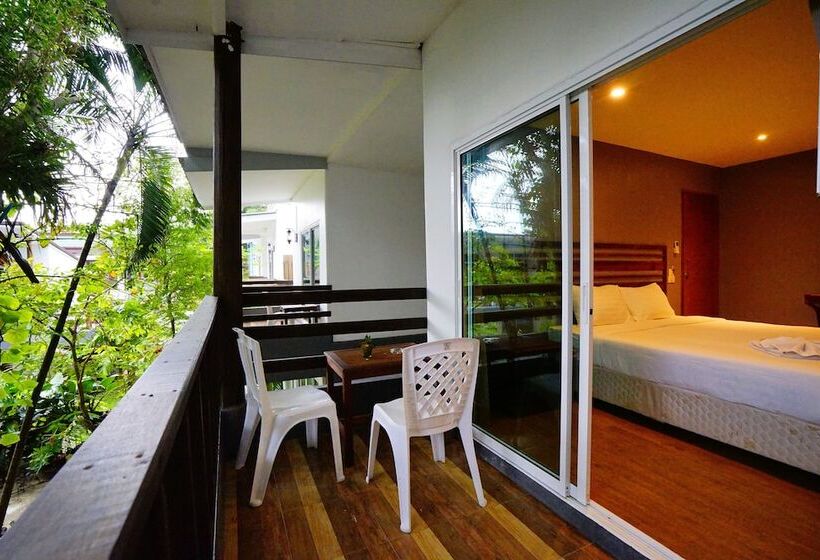 Номер Deluxe с Балконом, Apple Beachfront Resort