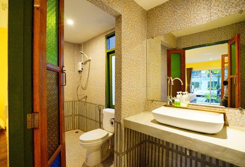 Семейный Номер, Apple Beachfront Resort