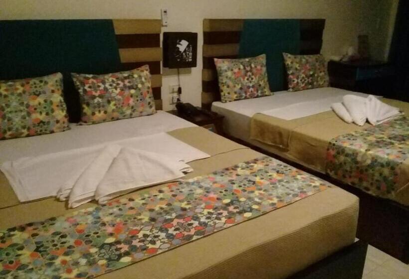 اتاق استاندارد چهار تخته, Great Pyramid Inn