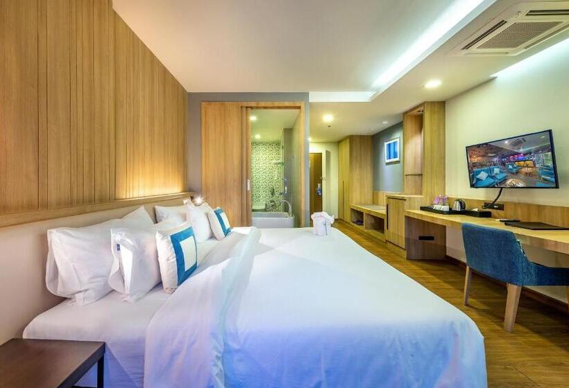 اتاق لوکس با چشم‌انداز استخر, Plaai Prime Hotel Rayong Sha Extra Plus