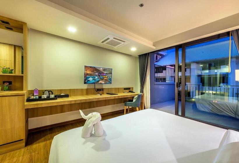 استودیو استاندارد با چشم‌انداز استخر, Plaai Prime Hotel Rayong Sha Extra Plus