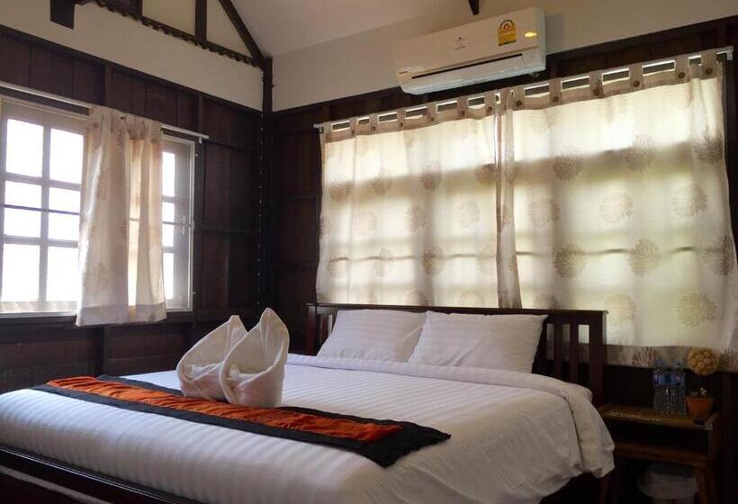 Standard room with outdoor bath, Niwas Ayutthaya