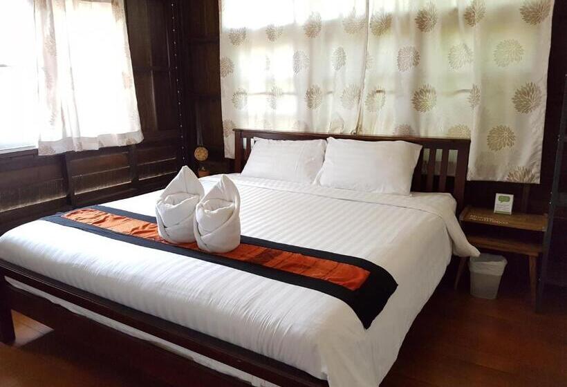 Standard room with outdoor bath, Niwas Ayutthaya