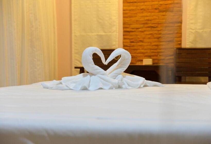 سوئیت با وان آب گرم, Chanpraya Resort