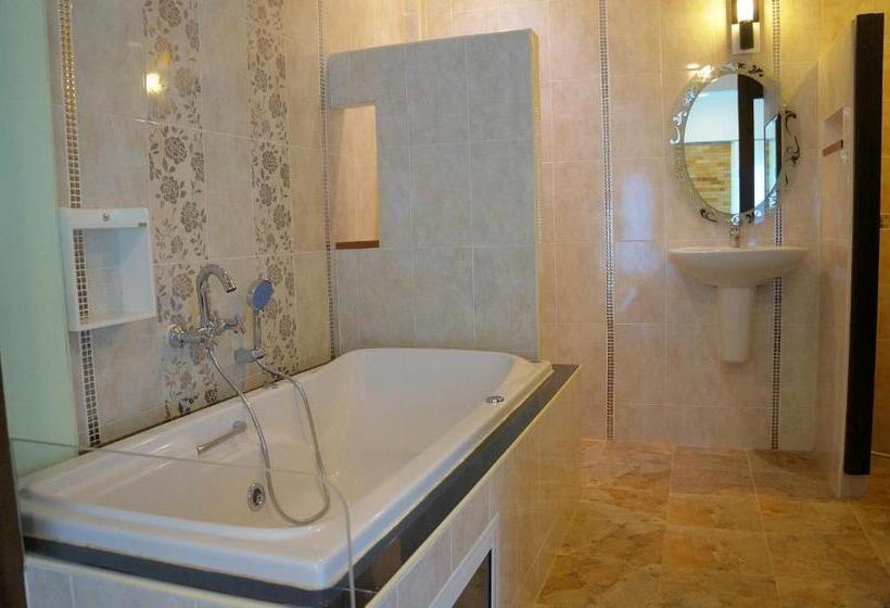 سوئیت با وان آب گرم, Chanpraya Resort