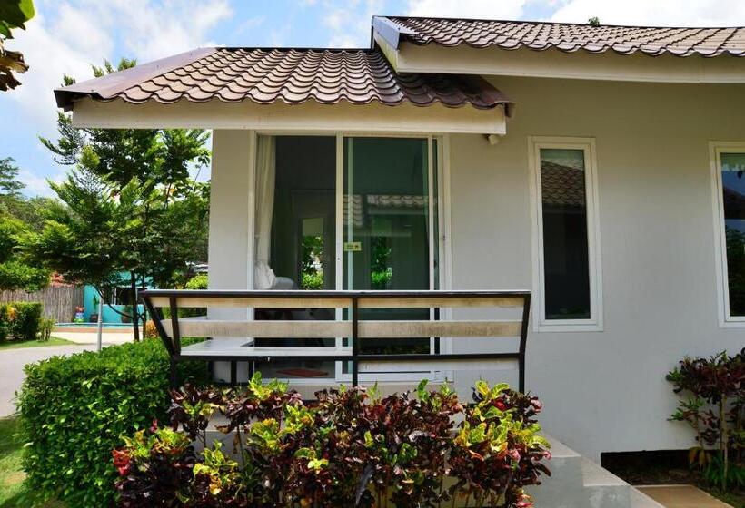 سوئیت با وان آب گرم, Chanpraya Resort
