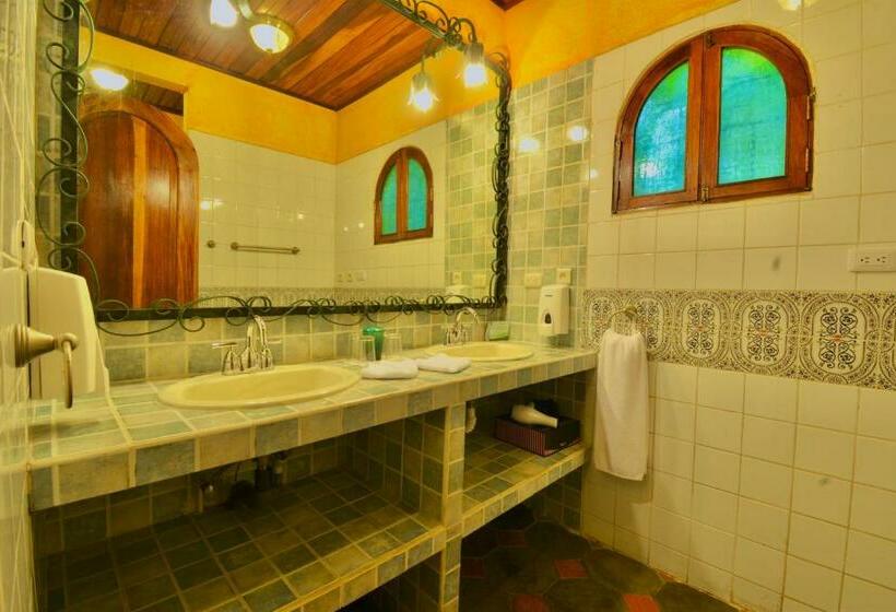 Полулюкс, La Mansion Inn Arenal