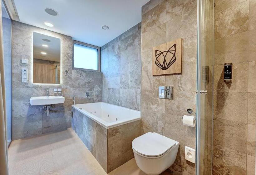 سوئیت با وان آب گرم, Wellness Hotel Fénix