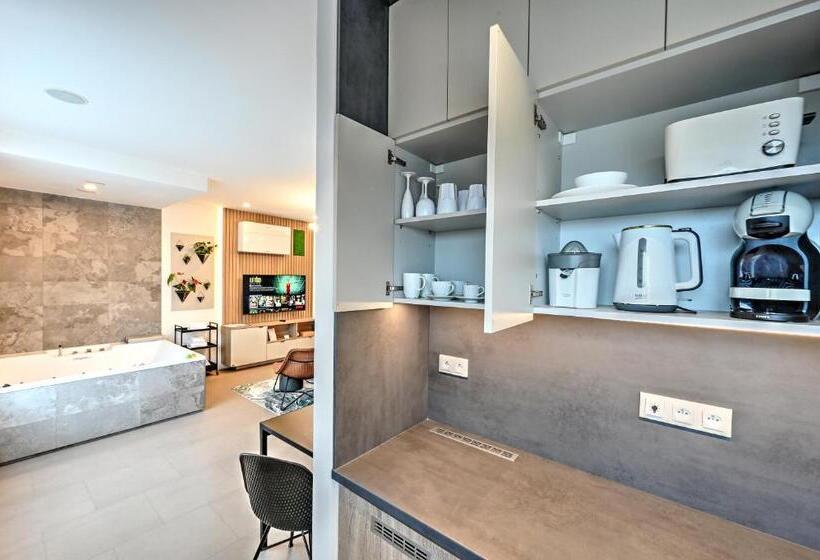 جناح, Wellness Hotel Fénix