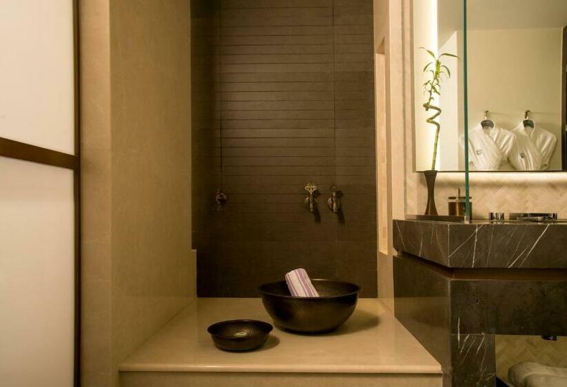 Standard Room, Fairmont Quasar Istanbul