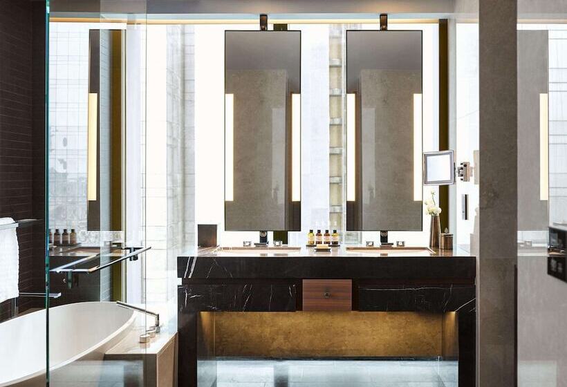 Business Room, Fairmont Quasar Istanbul