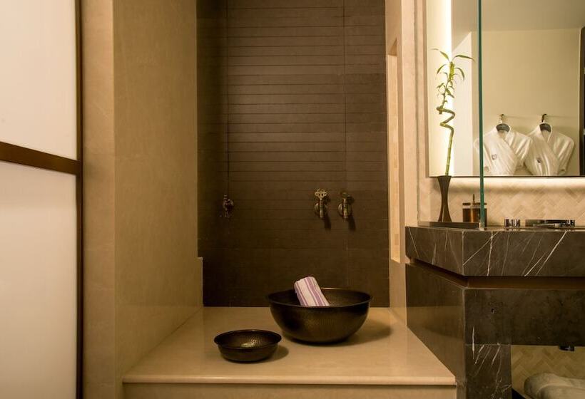 Standard Room, Fairmont Quasar Istanbul