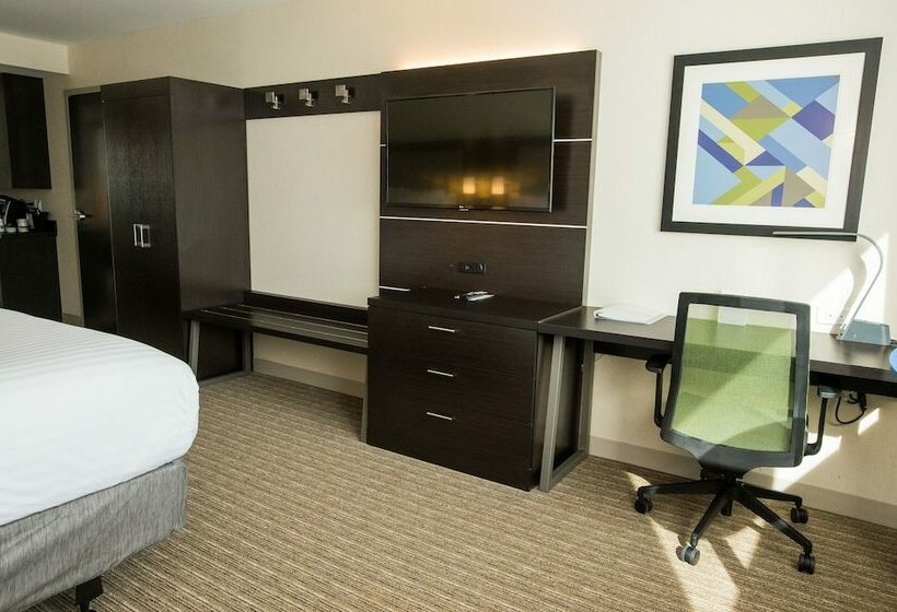 Номер Стандарт, Holiday Inn Express & Suites   Marietta, An Ihg