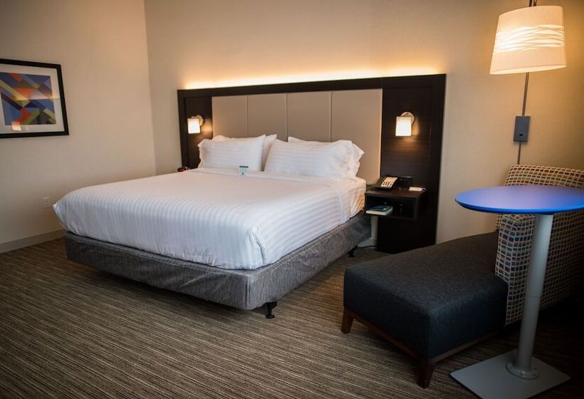 Люкс, Holiday Inn Express & Suites   Marietta, An Ihg